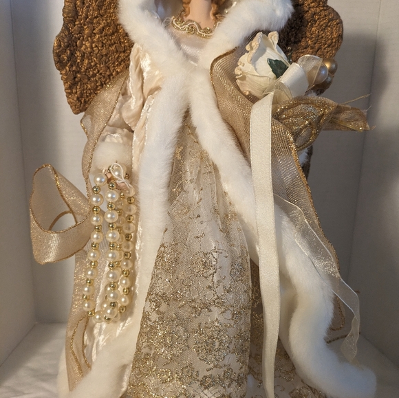 Angel gold cream with pearls tree topper - Picture 3 of 8